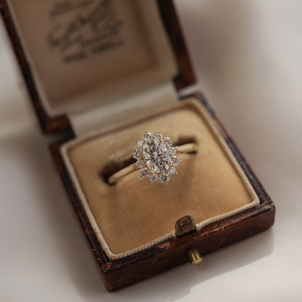 1.5ct-2.5ct Oval Cut Halo Moissanite Diamond Engagement Ring