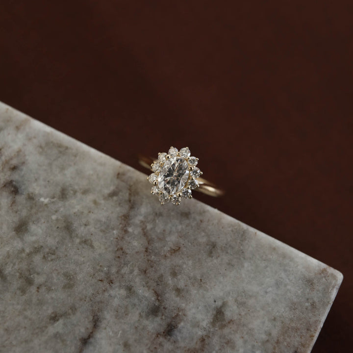 1.5ct-2.5ct Oval Cut Halo Moissanite Diamond Engagement Ring