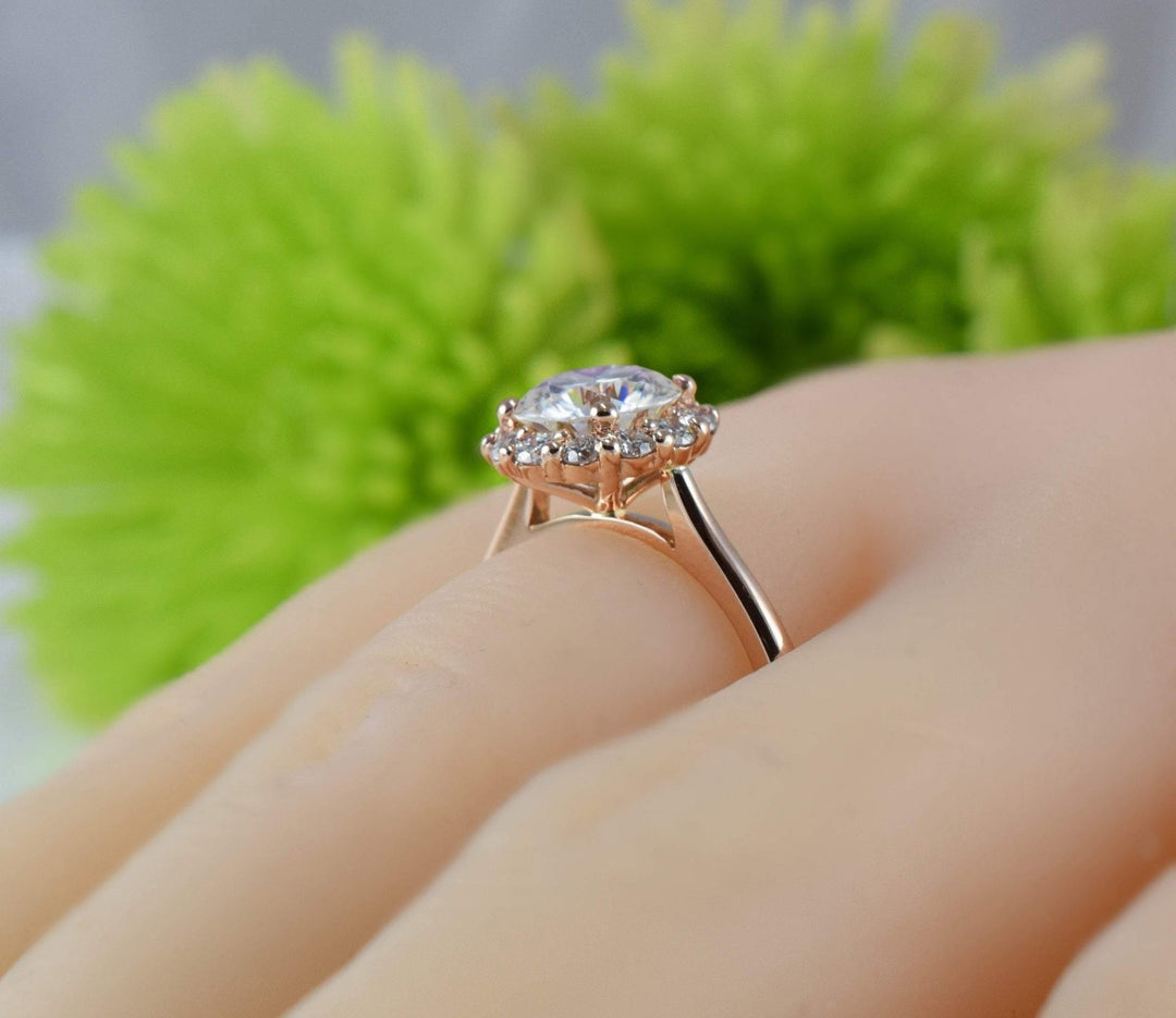 1.20ct Round Brilliant Diamond Halo Moissanite Engagement Ring