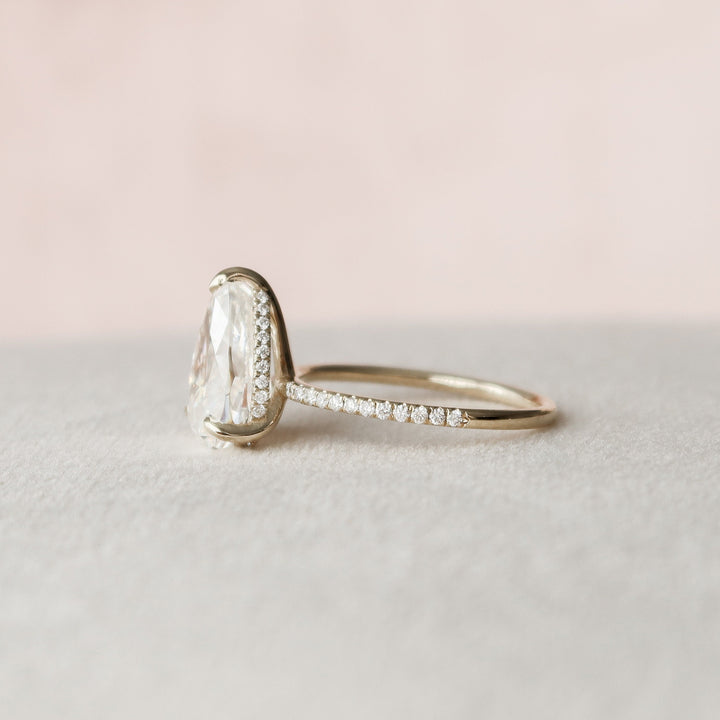 2.5 CT Pear cut Moissanite Engagement Wedding Ring