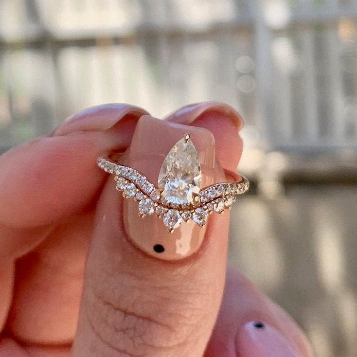 0.95ct Chevron Pear Cut Moissanite Diamond Engagement Ring