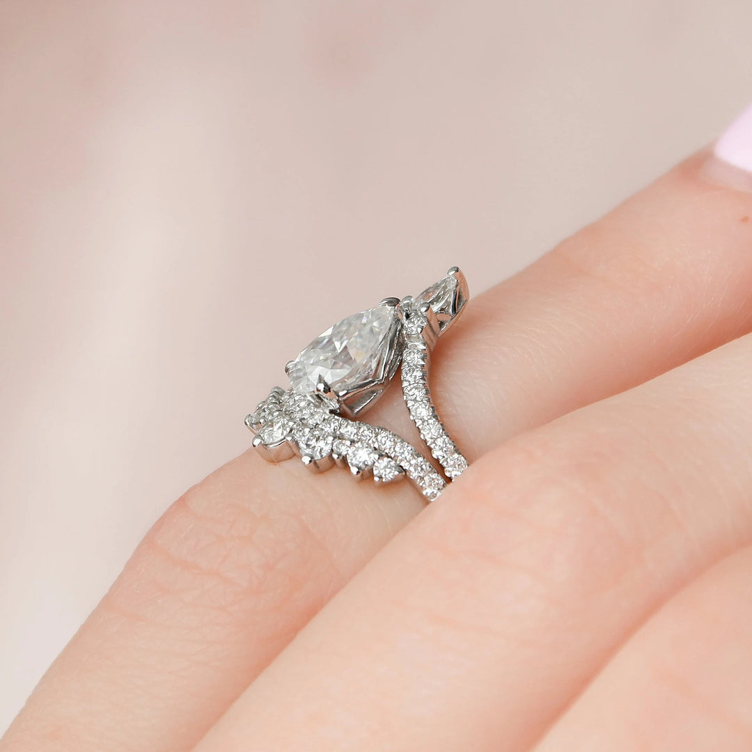 1.0CT Vintage Pear Cut Moissanite Halo Bridal Engagement Ring Set