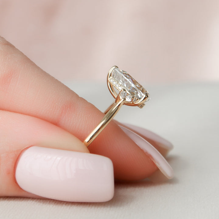 2.0CT Pear Cut Three Stone Moissanite Diamond Engagement Ring