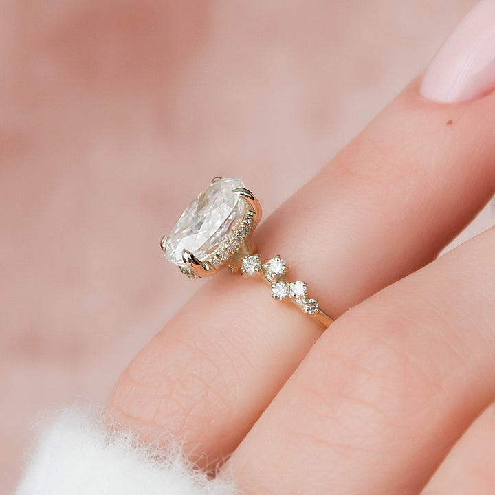 2 CT Oval shape Moissanite Engagement Ring