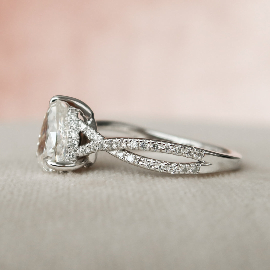 1.0CT Pear Cut Moissanite Split Shank Halo Bridal Engagement Ring Set